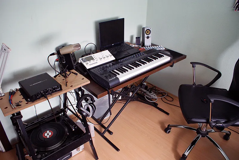 When Your Kitchen Doubles as a Black Box: The Quiet Rise of the Home Performance Studio